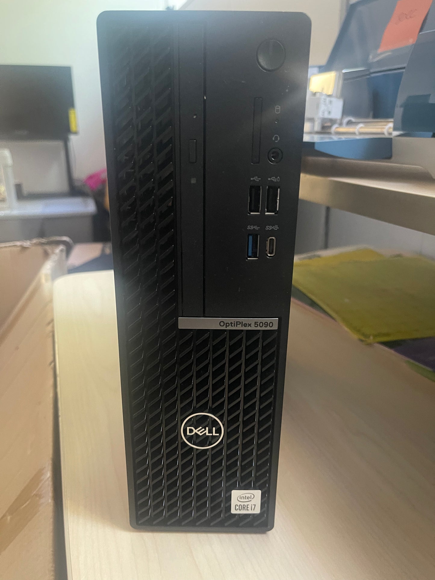 Dell Optiplex 5090 Intel Core i7 Processor w/ accessories.